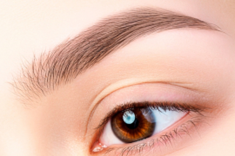 Microblading a vláskování obočí