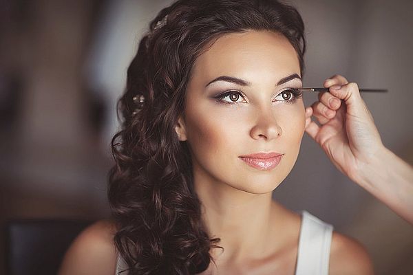 wedding makeup artist in Prague